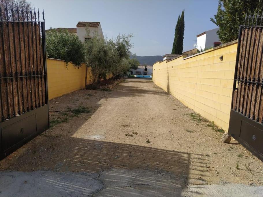 Agradable Casa Con Piscina En La Serrania. อาร์เรียเต ภายนอก รูปภาพ